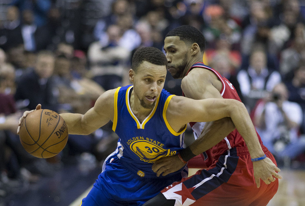 Stephen Curry reaches 15,000 career points in the Warriors win